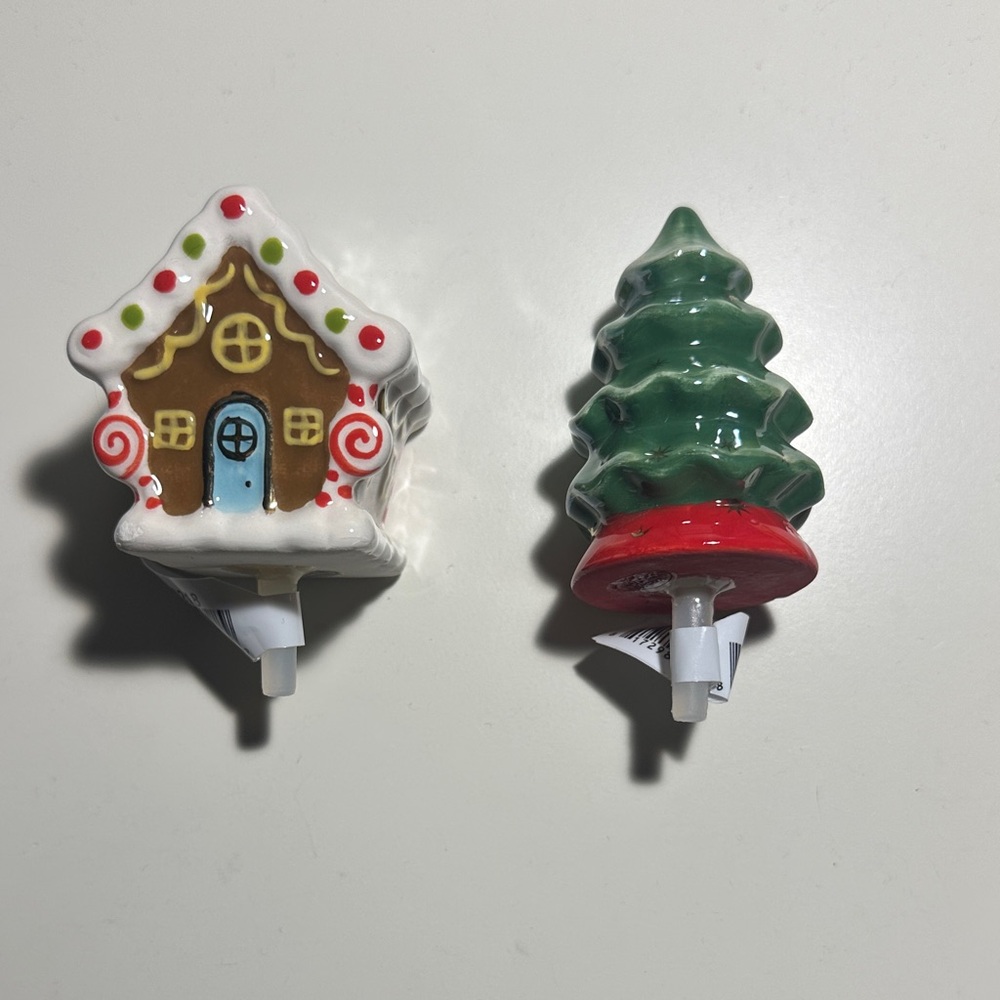 Nora Fleming Festive Gingerbread House and Christmas Tree Night minis